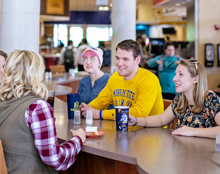 Students dine in Winslow