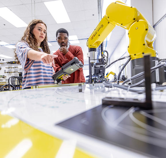 Engineering Students work in a lab at one of the top Kentucky universities and colleges