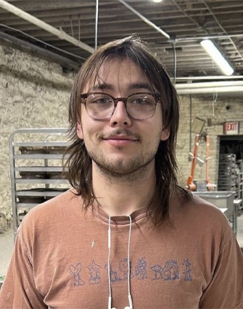 River Skipworth is a ceramics alum.