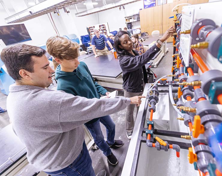 Students work in one of the engineering labs at Murray State