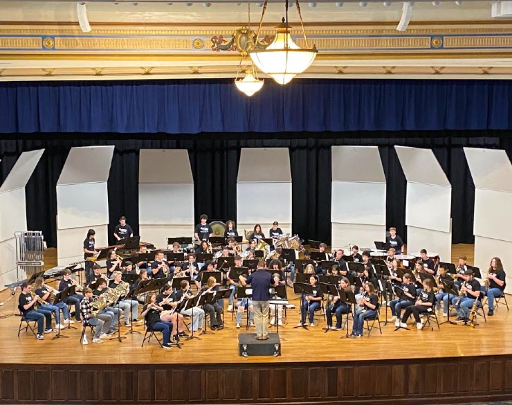 A concert band of RIMA campers
