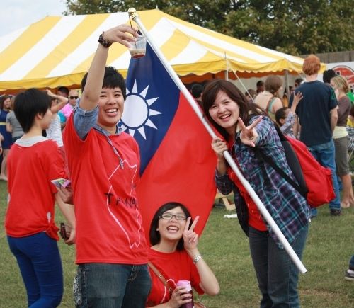 Taiwanese students pose with their flag.