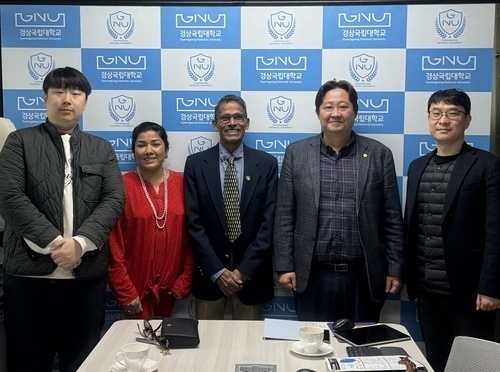 Dr. Bommanna Loganathan with other presenters in South Korea