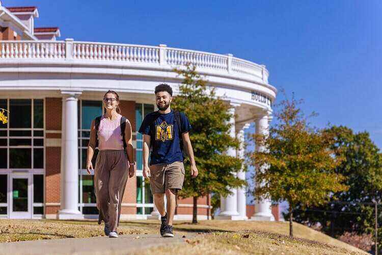 Murray State students walking on campus