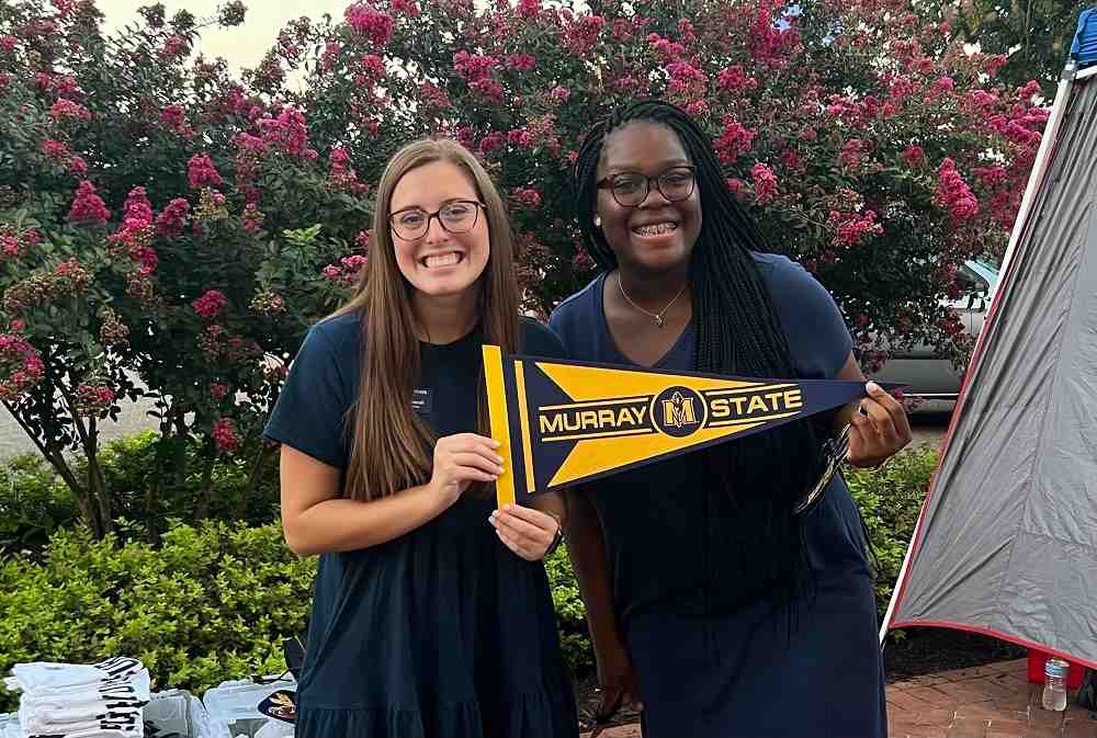 Two smiling Murray State students